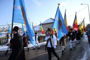 Procesiune religioasă a credincioșilor de stil vechi, la Fălticeni