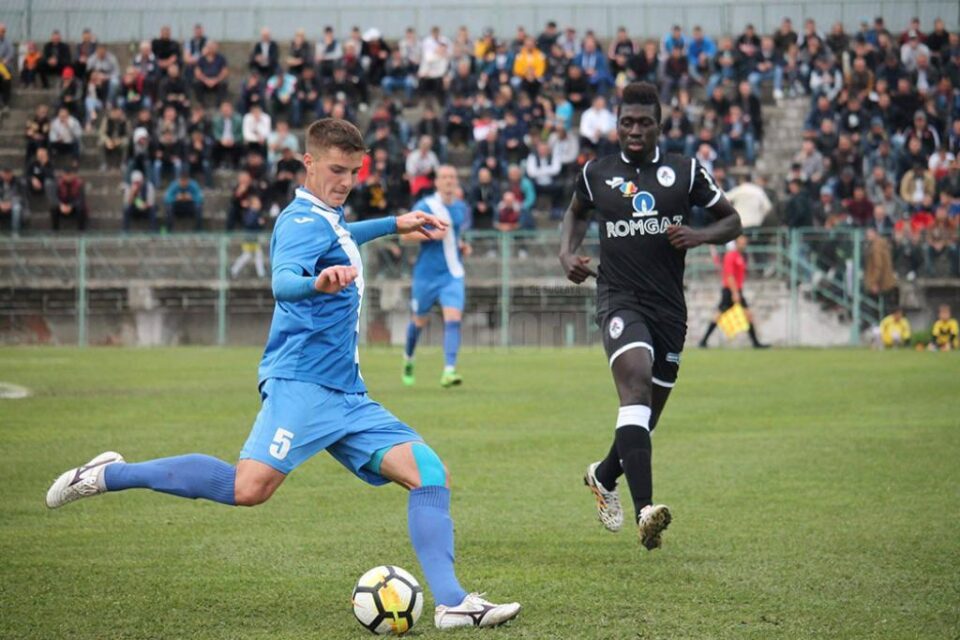 Stejărel Vișinar a făcut pasul spre Liga a II-a, de la CSM Bucovina Rădăuți la Aerostar Bacău Stejărel Vișinar a făcut pasul spre Liga a II-a, de la CSM Bucovina Rădăuți la Aerostar Bacău