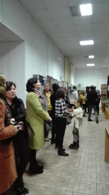 Momente emoționante la expoziția de grafică digitală „Îngeri pentru înger”, la Biblioteca Bucovinei