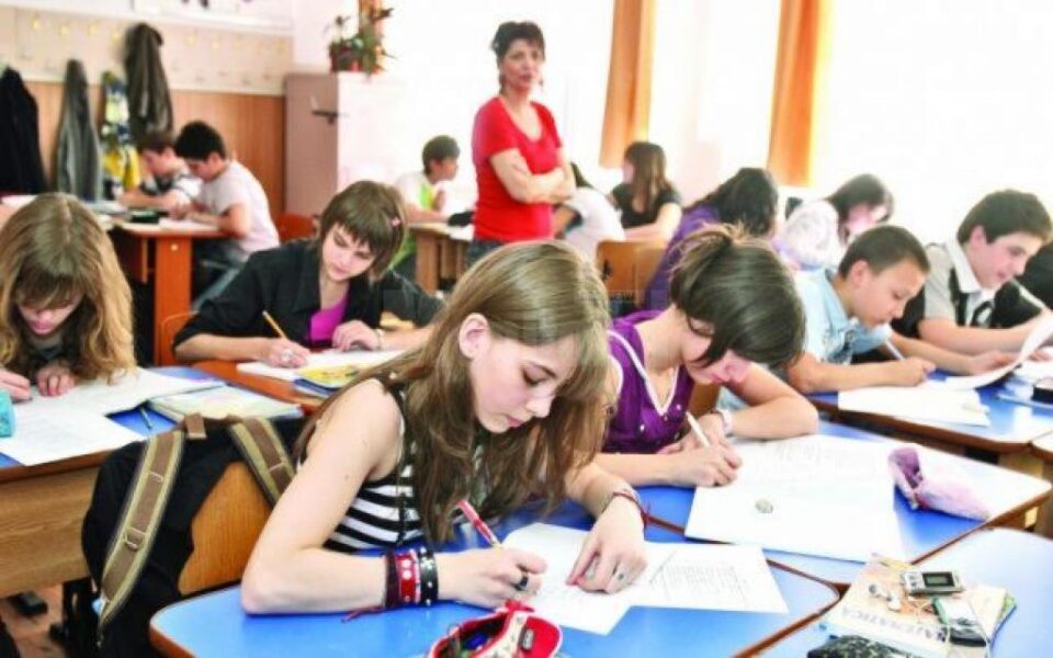 Unii elevi vor sta acasa vineri Foto adevarul.ro Unii elevi vor sta acasa vineri Foto adevarul.ro