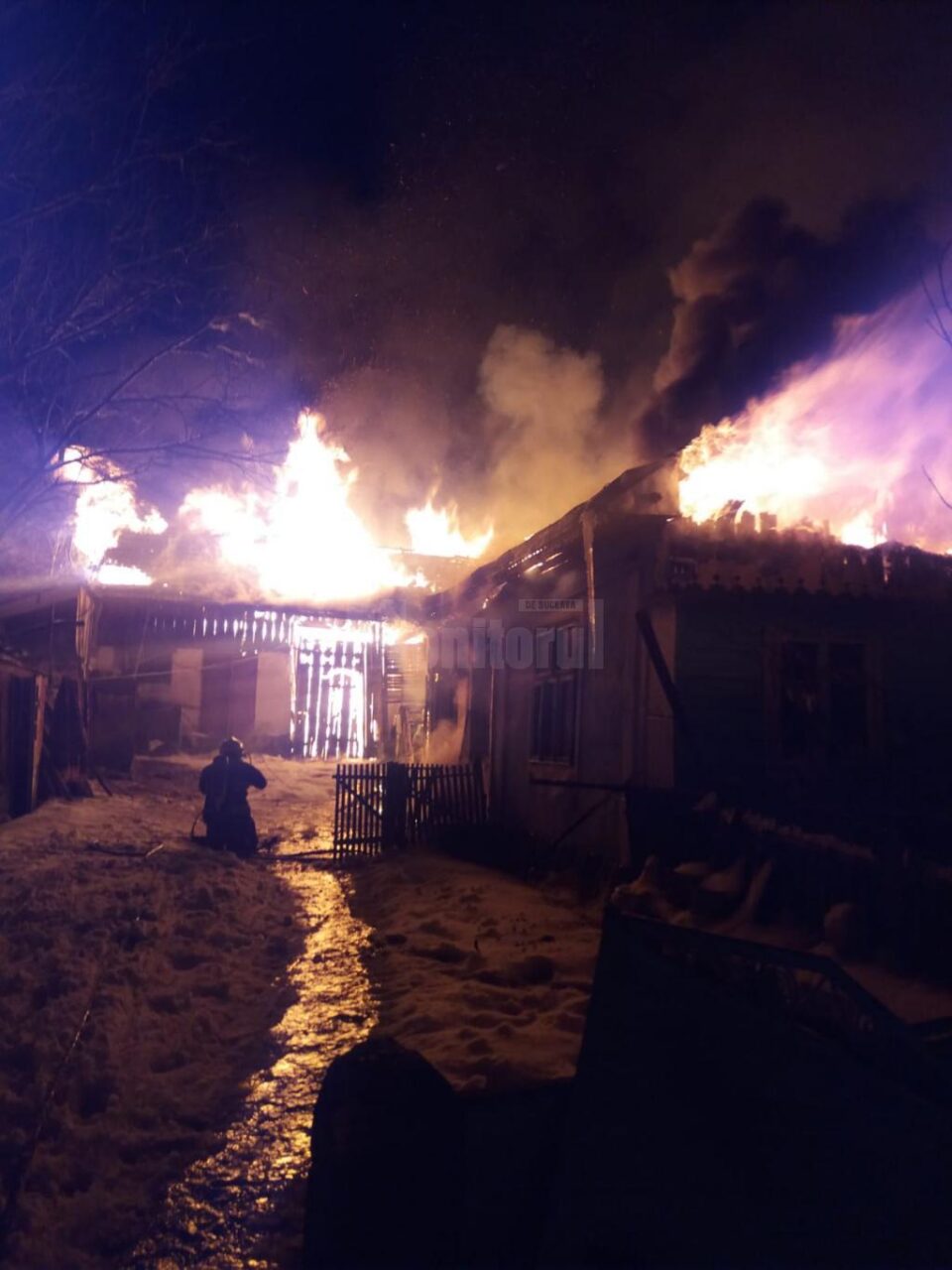 Incendiul din Siret a cuprins intreaga gospodarie