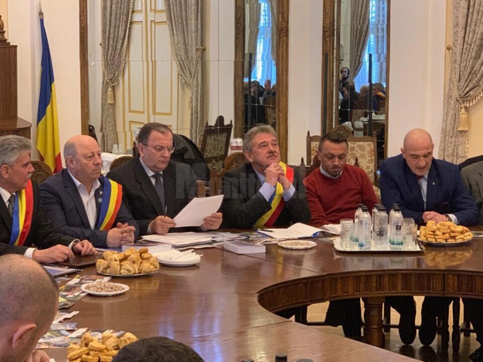 Trei stațiuni de munte s-au asociat, ieri, sub bagheta lui Flutur, pentru promovarea unitară a turismului