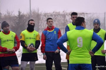 Humoreanul Marius Ferariu (cu balonul în mână), în cantonamentul naționalei sub 20 de ani de la Snagov
