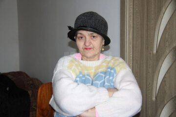 Vecina Renate Sîicu o ajută mereu pe Adela Olariu