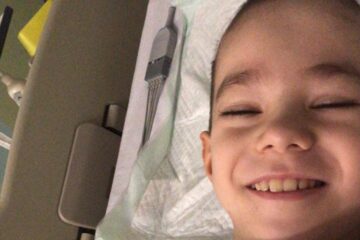 Mihnea Coman, ieri, după intervenția chirurgicală de la Barcelona