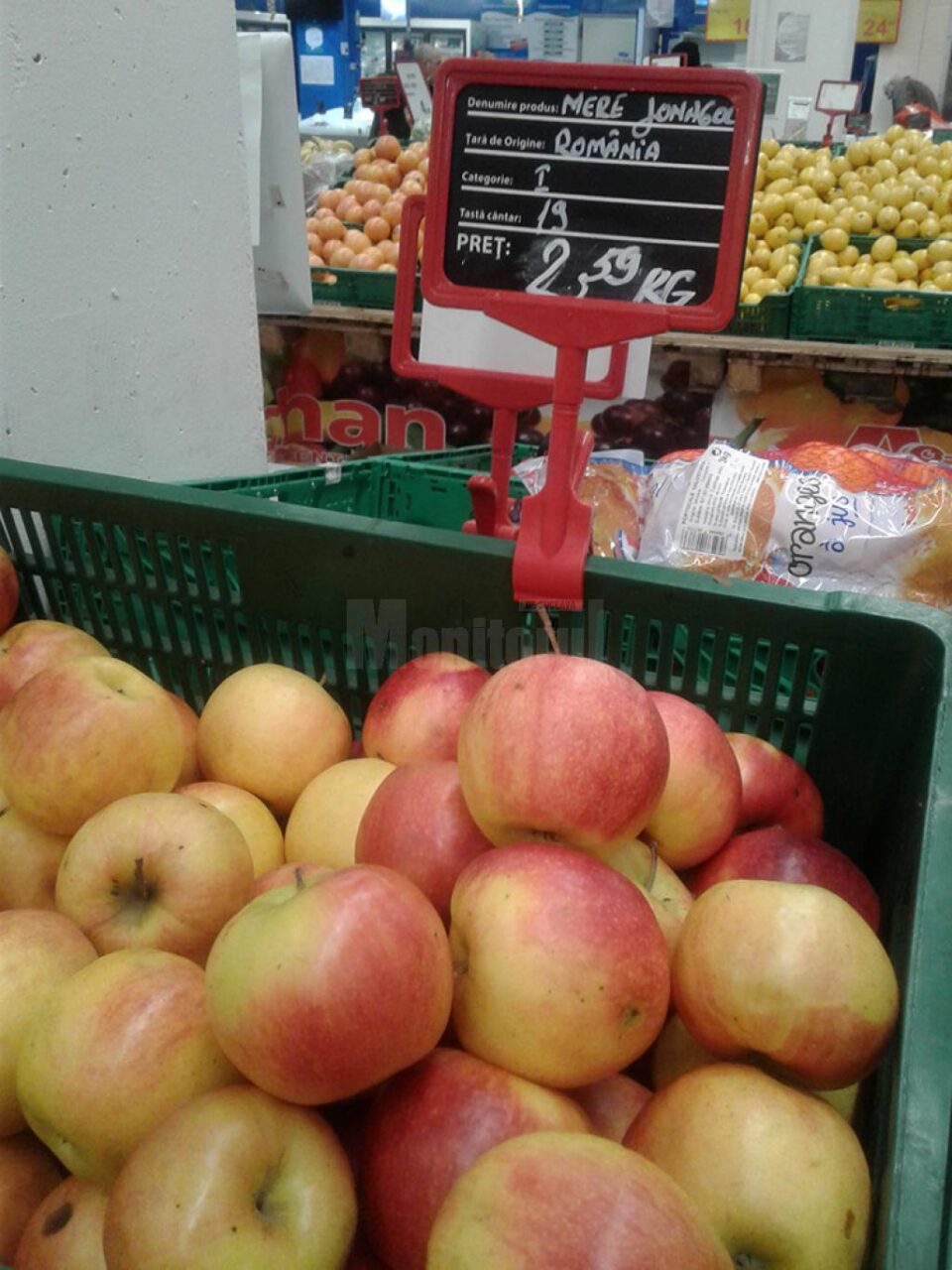Soiul de mere Jonagold produs în zona Fălticeni, la prețuri accesibile în rafturile Auchan Soiul de mere Jonagold produs în zona Fălticeni, la prețuri accesibile în rafturile Auchan