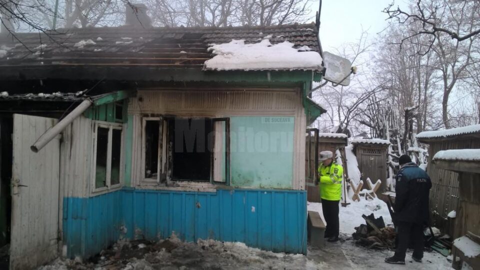 Casa a fost cuprinsa de flacari iar femeia nu a mai putut iesi din interior