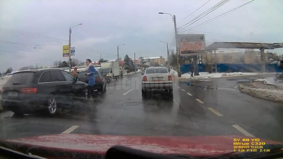 Patru autoturisme au fost implicate într-un accident în lanț, pe Calea Unirii din Suceava