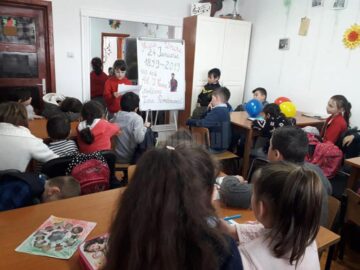 Copiii din Programul de Eradicare a Sărăciei prin Educație de la Baia și Bahna Arini au sărbătorit Unirea Principatelor Române