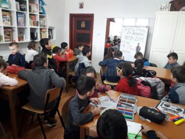 Copiii din Programul de Eradicare a Sărăciei prin Educație de la Baia și Bahna Arini au sărbătorit Unirea Principatelor Române