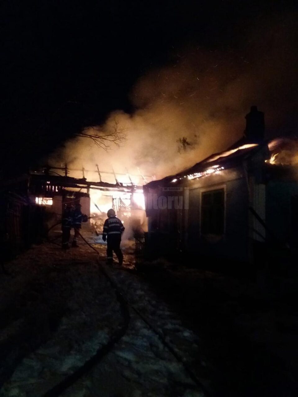 Locuința unei femei din satul Slătioara, distrusă de un incendiu