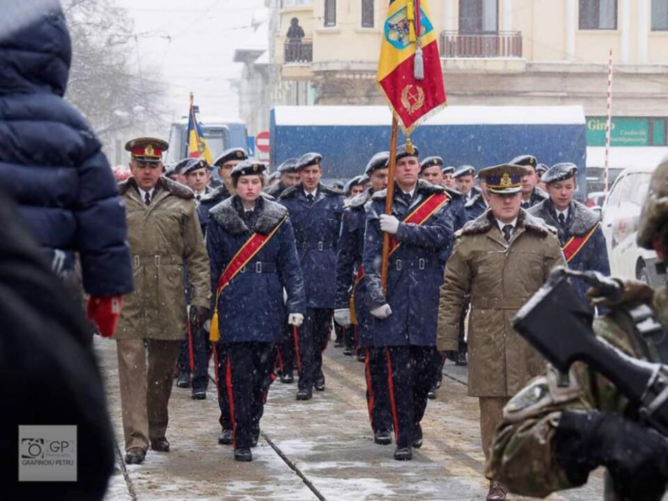Defilare la Iași, cu prilejul a 160 de ani de la Mica Unire. Foto: Lt. Gabriel Chiriloiu Defilare la Iași, cu prilejul a 160 de ani de la Mica Unire. Foto: Lt. Gabriel Chiriloiu