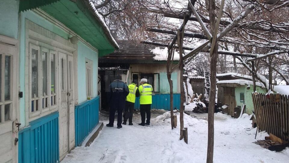 Casa vecină a fost salvată de pompieri
