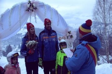 Primarul Ilie Bonches a oficiat cununia pe partia Parc sursa foto Orion TV Primarul Ilie Bonches a oficiat cununia pe partia Parc sursa foto Orion TV