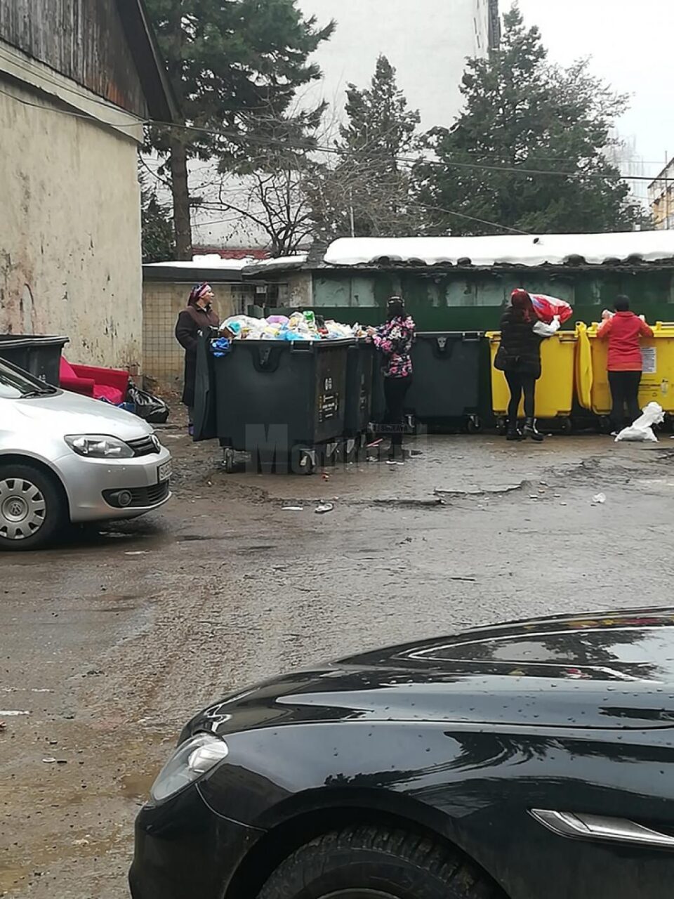 Hoți de deșeuri reciclabile