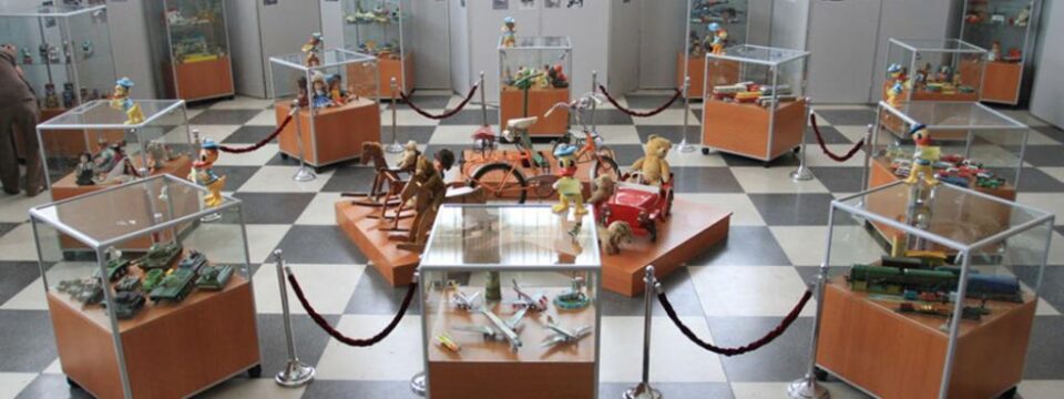 Expoziția „Jucăriile din (galeria) Pod”