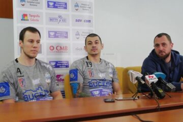 Noii veniți, sârbul Djordje Golubovici și Dorin Dragnea, alături de antrenorul Adrian Chiruț