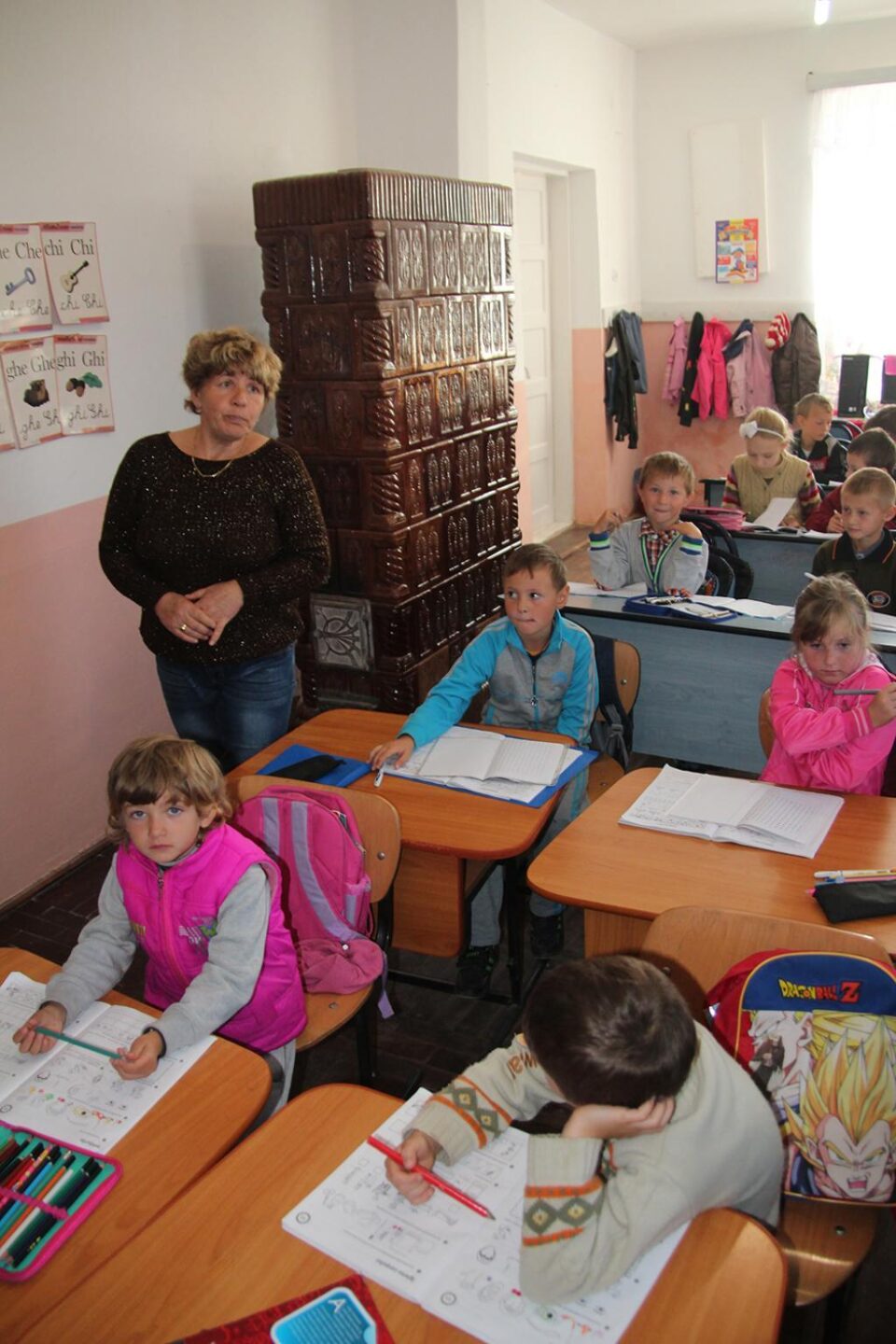 În acest an școlar, 3.229 de elevi sunt cuprinși în clase în regim simultan