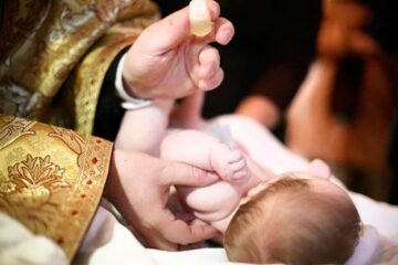 Rânduieli bisericești la nașterea omului sursa Ziarul Lumina
