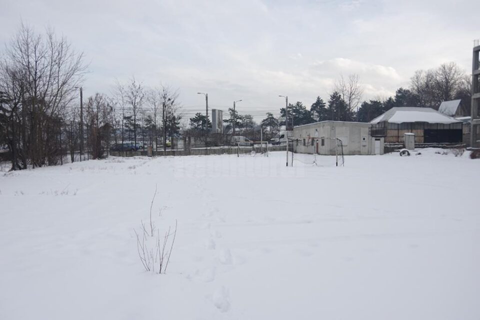 Terenul aflat în litigiu și pentru care s-a obținut în instanță reconstituirea dreptului de proprietate Terenul aflat în litigiu și pentru care s-a obținut în instanță reconstituirea dreptului de proprietate
