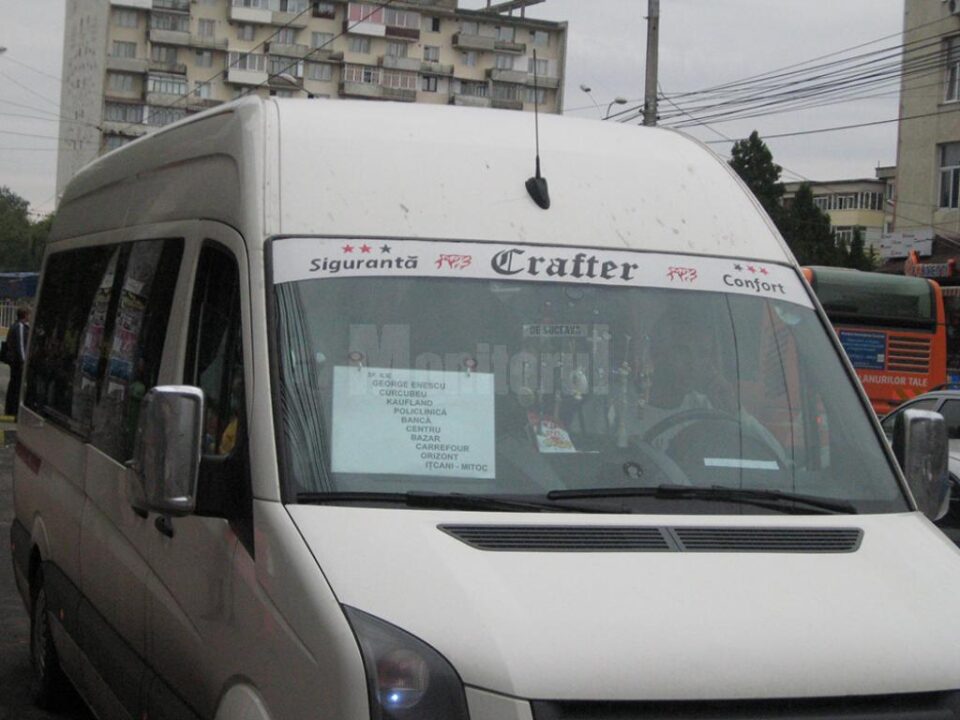 Maxi-taxiurile de pe traseul Mitoc - Sf. Ilie, care ar pirata transportul public local, conform reprezentanților TPL Suceava Maxi-taxiurile de pe traseul Mitoc - Sf. Ilie, care ar pirata transportul public local, conform reprezentanților TPL Suceava