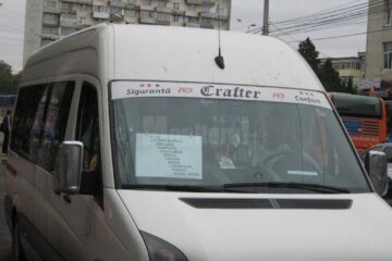 Maxi-taxiurile de pe traseul Mitoc - Sf. Ilie, care ar pirata transportul public local, conform reprezentanților TPL Suceava Maxi-taxiurile de pe traseul Mitoc - Sf. Ilie, care ar pirata transportul public local, conform reprezentanților TPL Suceava