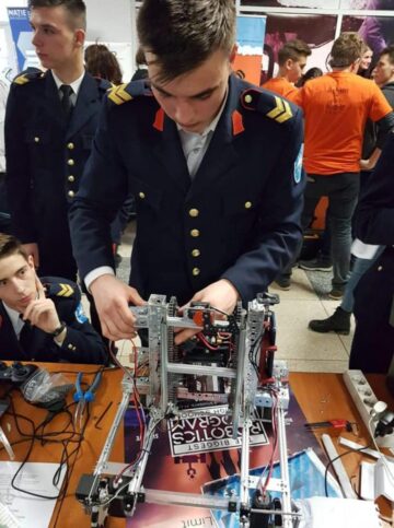 Elevii suceveni au intrat în arena celei mai mari competiții de robotică pentru liceeni