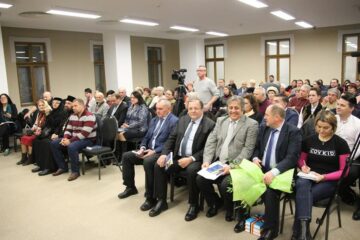 Sofia Vicoveanca, „un model de simplitate, modestie, românism”, și-a lansat miercuri volumul „Din culisele sufletului”