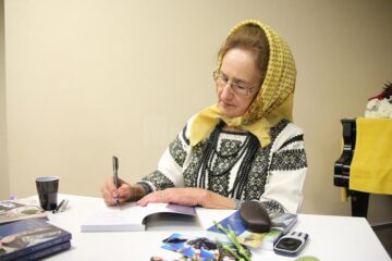 Sofia Vicoveanca, „un model de simplitate, modestie, românism”, și-a lansat miercuri volumul „Din culisele sufletului”