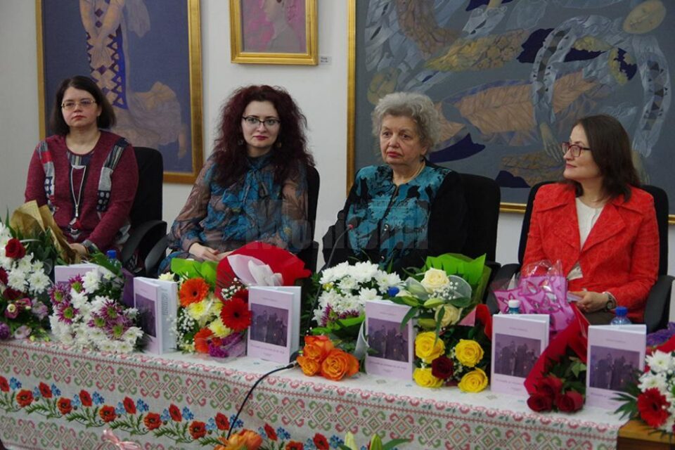 Volumul „Privește și încearcă să vezi”, semnat de Doina Cernica, lansat la Biblioteca Bucovinei Volumul „Privește și încearcă să vezi”, semnat de Doina Cernica, lansat la Biblioteca Bucovinei