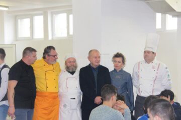 Cei cinci oameni care au făcut posibilă acțiunea de la Gura Humorului, împreună cu directorul Mihail Ciocoiu