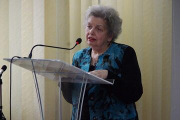 Volumul „Privește și încearcă să vezi”, semnat de Doina Cernica, lansat la Biblioteca Bucovinei