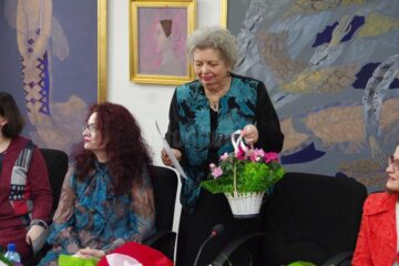 Volumul „Privește și încearcă să vezi”, semnat de Doina Cernica, lansat la Biblioteca Bucovinei