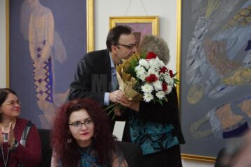 Volumul „Privește și încearcă să vezi”, semnat de Doina Cernica, lansat la Biblioteca Bucovinei