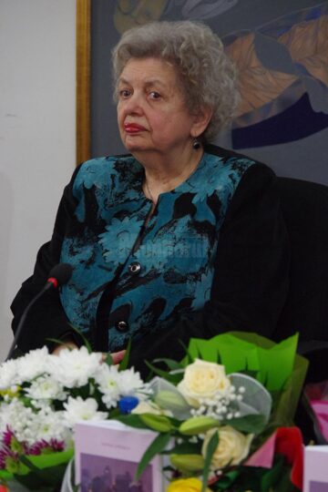Volumul „Privește și încearcă să vezi”, semnat de Doina Cernica, lansat la Biblioteca Bucovinei
