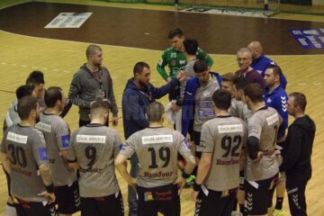 Universitatea joacă pe terenul campioanei Dinamo București