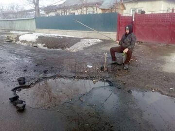 La pescuit pe drum, glumă amară la Budeni-Dolhasca