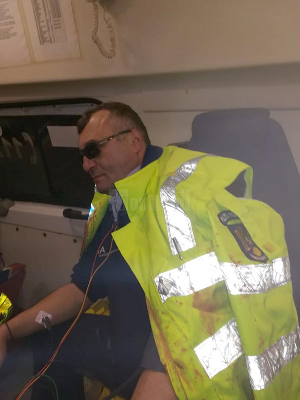 Șeful de post Vasile Grumăzescu a fost diagnosticat cu leziuni care au necesitat pentru vindecare 16-18 zile de îngrijiri medicale