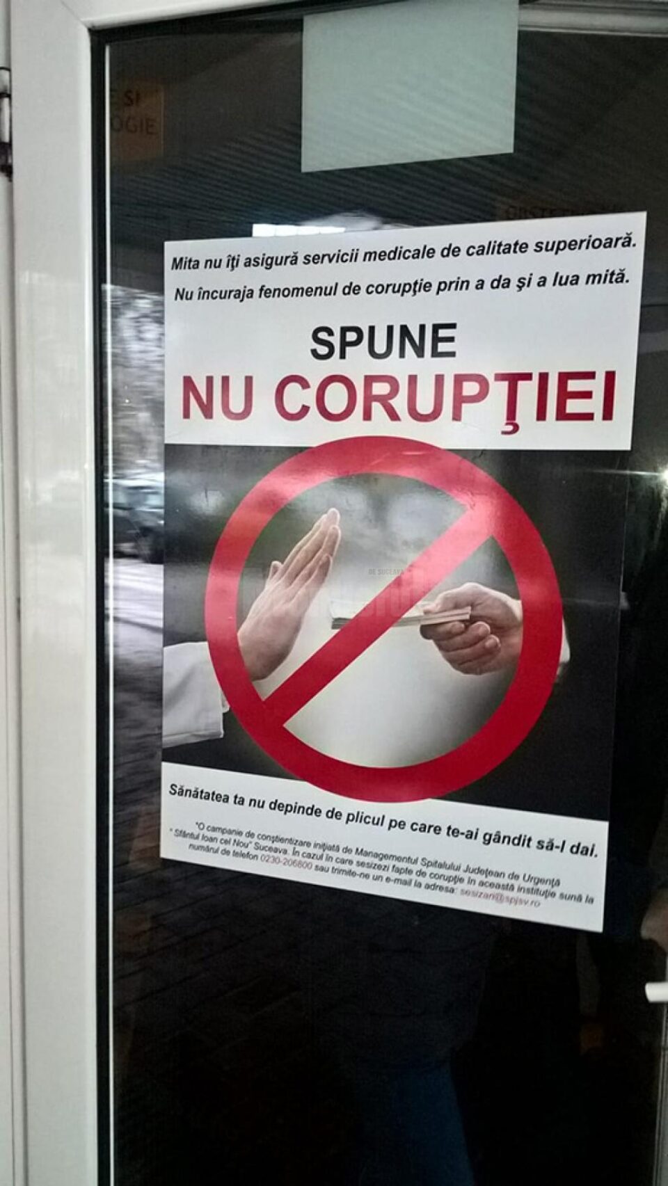 Afișele antimită au fost amplasate în tot spitalul