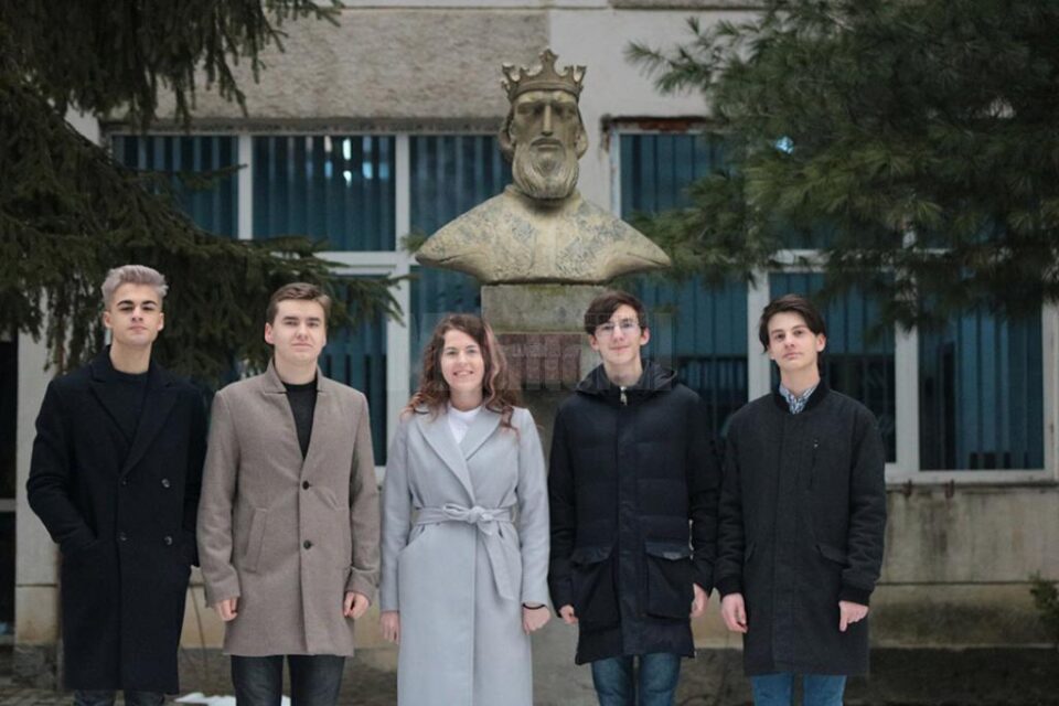 Un satelit cât o doză de suc, provocarea la care lucrează cinci elevi de la liceul din Gura Humorului