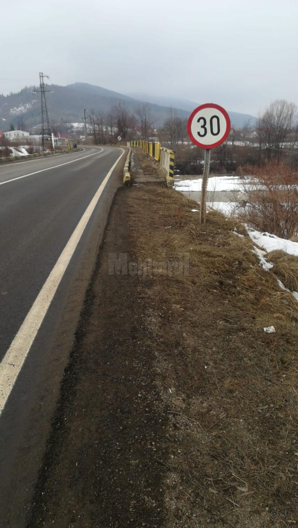 Restricții de viteză pe pod