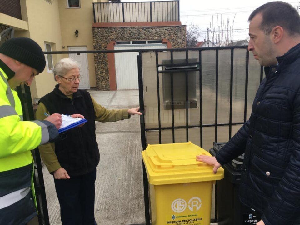 Pubele de gunoi, distribuite la casele din municipiul Suceava