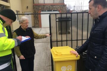 Pubele de gunoi, distribuite la casele din municipiul Suceava Pubele de gunoi, distribuite la casele din municipiul Suceava