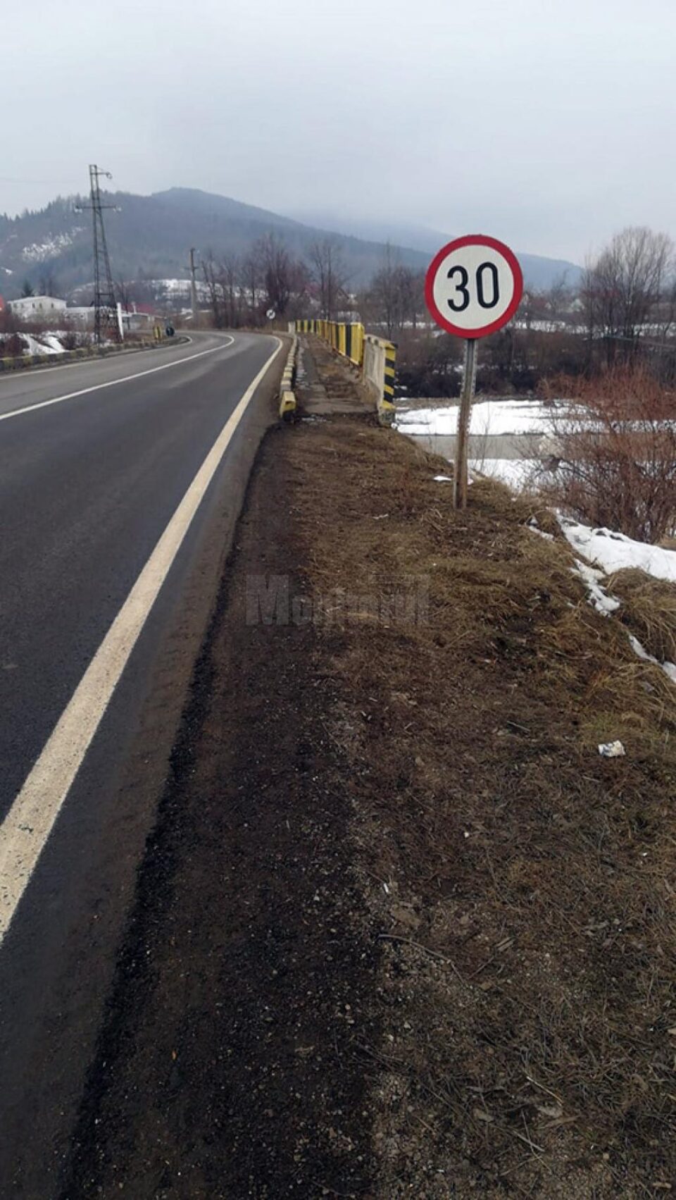 Restricție de viteză pe pod