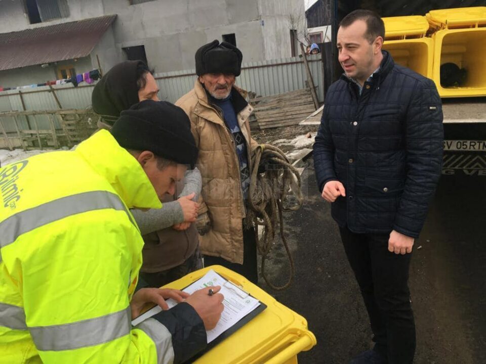 Distribuirea celor 12.000 de containere de gunoi, la case, a început în municipiul Suceava