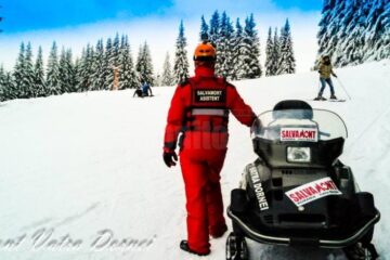 Salvamontiștii dorneni au intervenit de aproape o sută de ori pe pârtiile de schi, de la începutul sezonului rece