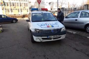 Mașina de poliție implicată în tamponare