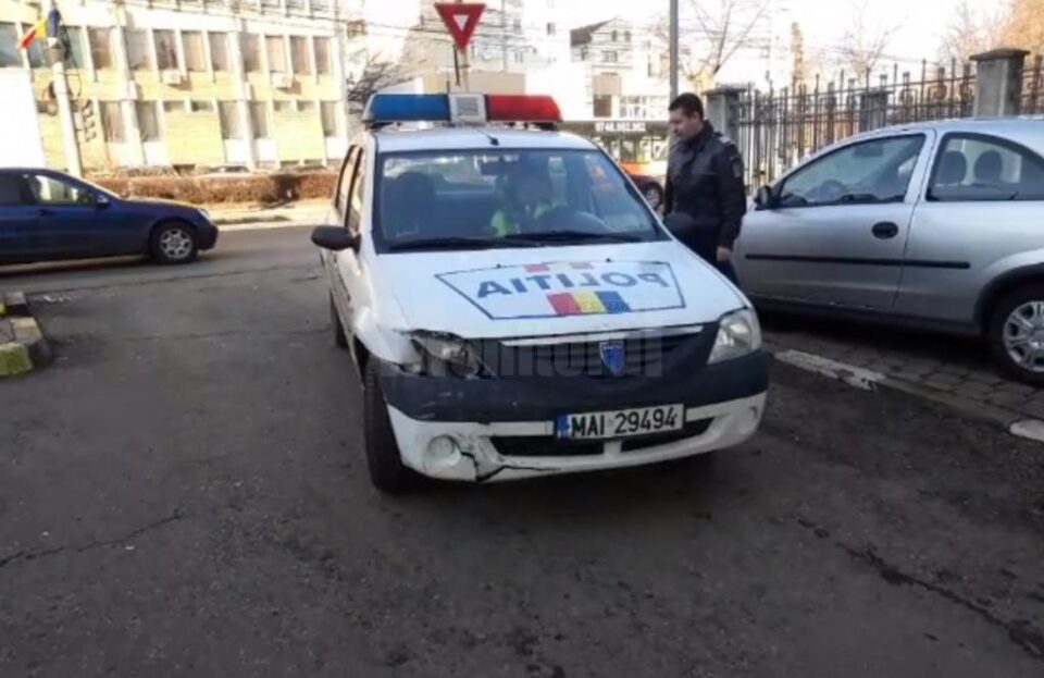 Mașina de poliție implicată în tamponare