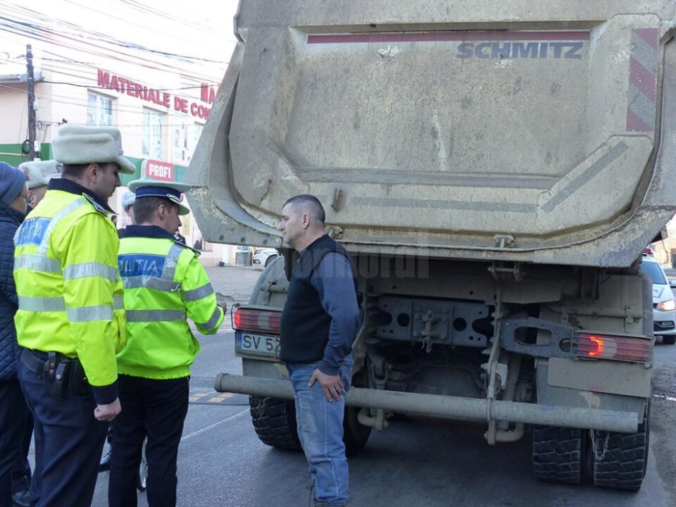 Șoferul care conducea vehiculul greu