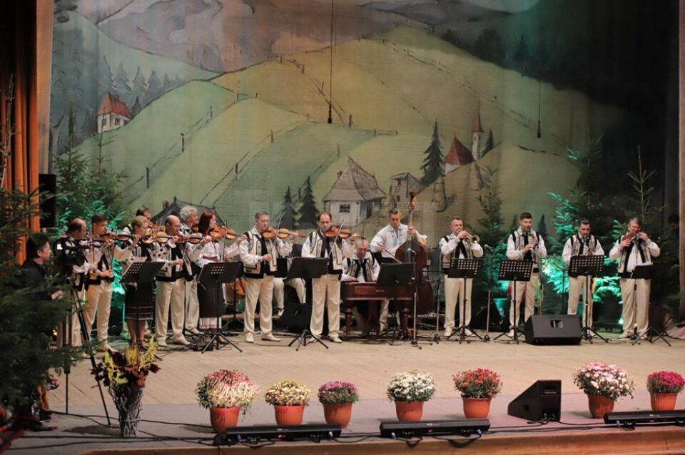 Proiectul „10 pentru folclor”, ediția a IV-a, debutează la Școala Gimnazială „Miron Costin”